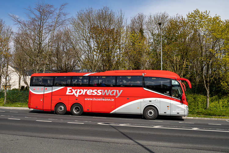 Bus Éireann Expressway coach, Newcastle West, Co. Limerick, Éire